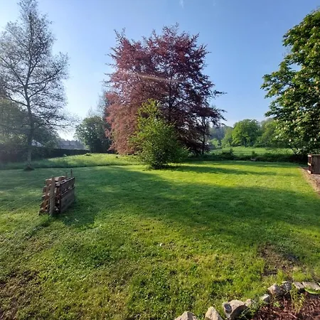 Au Doux Chardon Bed & Breakfast *