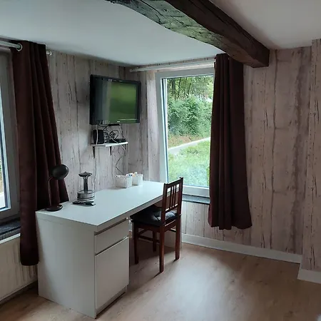 Au Doux Chardon Bed & Breakfast *