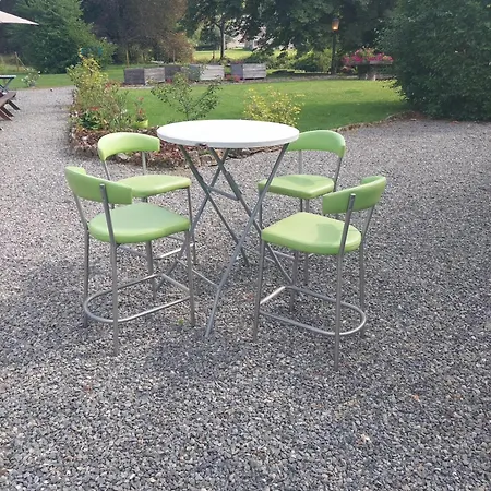 Au Doux Chardon Bed & Breakfast *